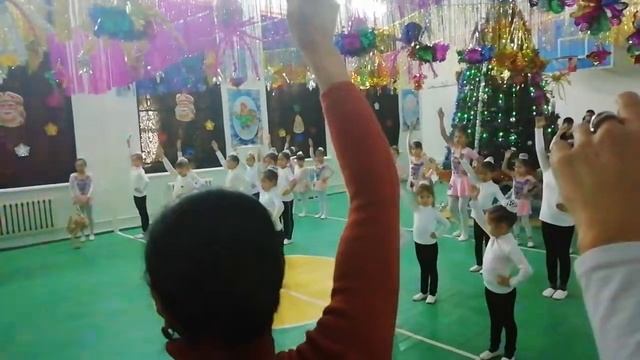 Әуезов атындағы мектеп. Балауса тобы. Жетекшісі Күлтай Орынбекова. смотреть онлайн