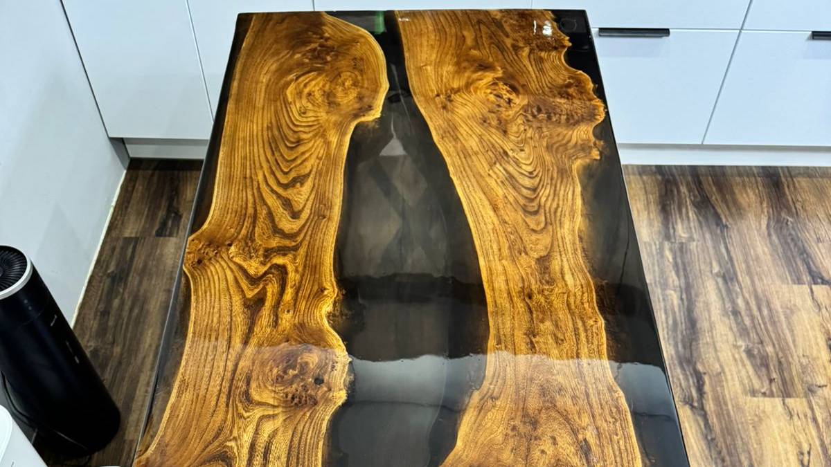 Заливка стола из эпоксидной смолы и клена смотреть онлайн