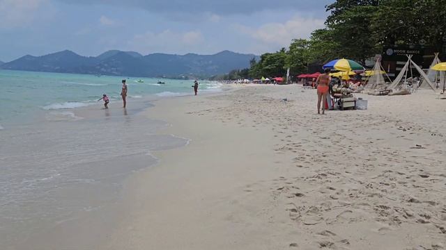 Chaweng Beach walk on a glorius day in March. Koh Samui. Thailand смотреть онлайн