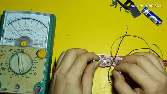 cách sửa micro Shure ugx8 Tại sao micro nhanh hết pin смотреть онлайн