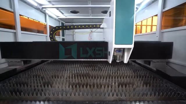 Установка лазерной резки листа LXSHOW LX3015P смотреть онлайн