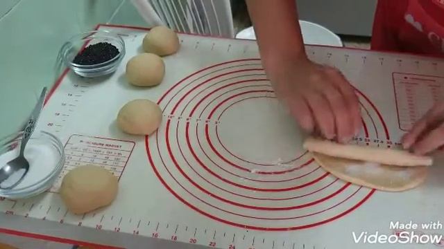 Urechiușe cu zahăr și mac/Плюшки с сахаром и маком смотреть онлайн