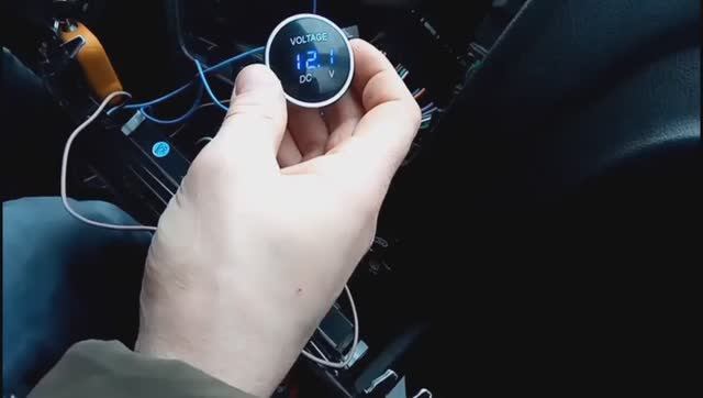 Вольтметр на киа рио в место кнопки СТАРТ СТОП