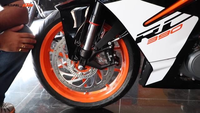 KTM RC 390 2017 Edition Review, Test Drive, Exhaust Note and Ride By Wire смотреть онлайн