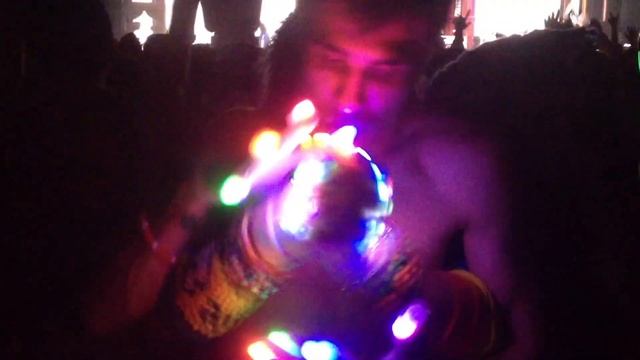 FreakNight Freestyle Gloving: Tandem Style