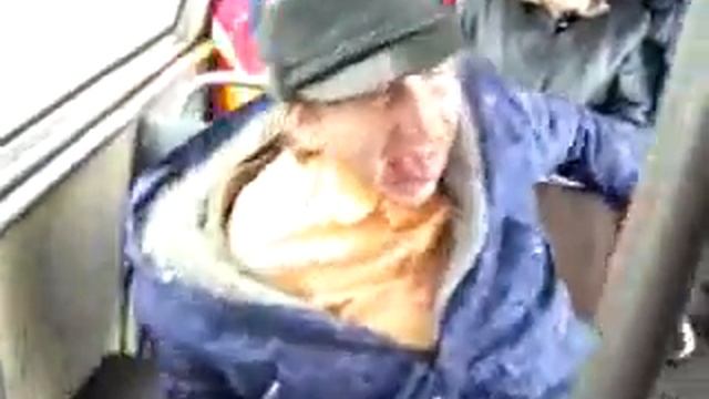 мужик отжигает в автобусе смотреть онлайн