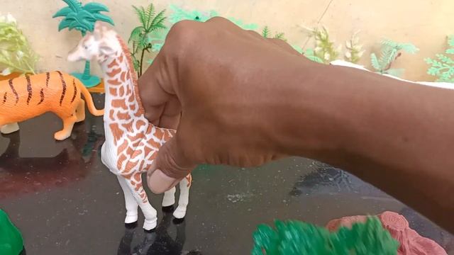 Animal toys dinosaur, elephant, cow, duck, zebra, panda, cheetah, polar bear, giraffe, tiger смотреть онлайн