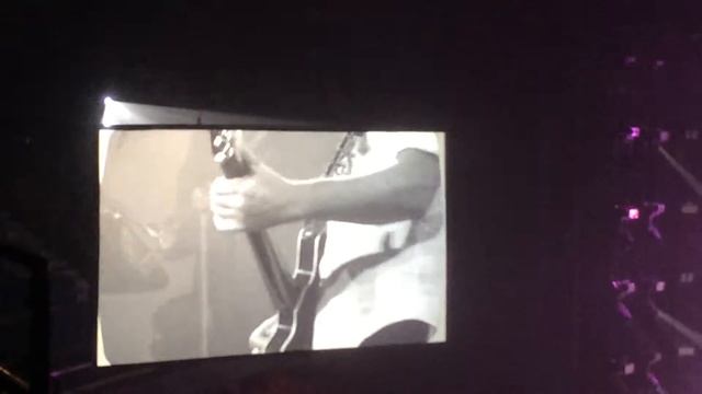 Queen + Adam Lambert: Crazy Little Thing Called Love (Mohegan Sun Arena July 19, 2014) смотреть онлайн