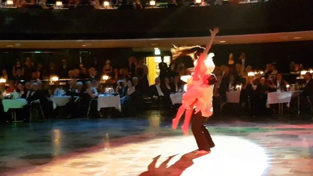 Erich Klann & Oana Nechiti Contemporary Bothe Gala Lets Dance Profitänzer смотреть онлайн