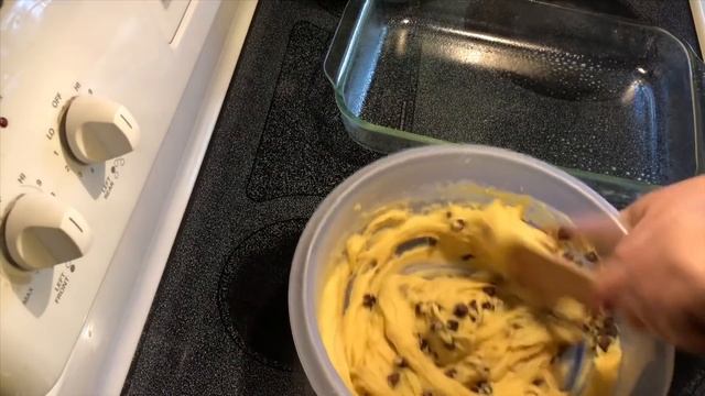 Dollar Tree Dessert Chocolate Chip COOKIE BARS 4 Ingredients | Southern Sassy Mama смотреть онлайн