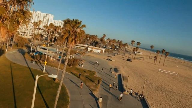 Santa Monica Beach Cinewhoop Flight смотреть онлайн