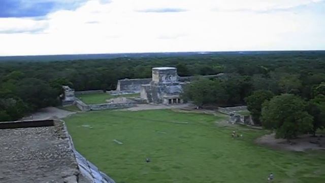 Climbing Chichen Itza's Kukulcan Pyramid, Cancun, Mexico - 7 Wonders Of The World