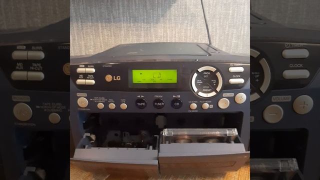 Магнитола LG CD-810AX.