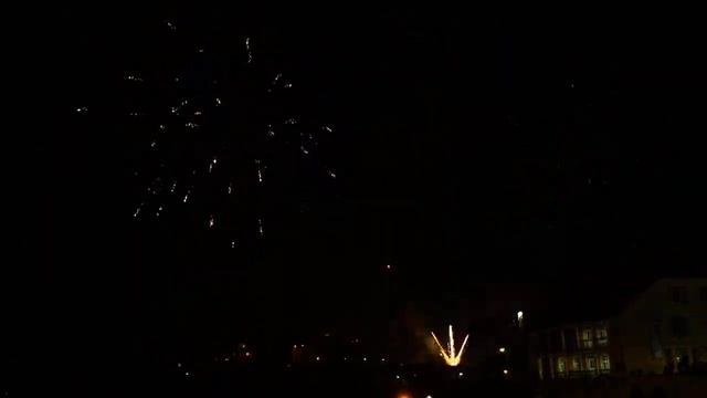 Городские фейерверки очень опасное зрелище. смотреть онлайн