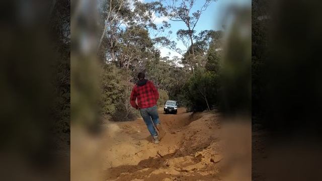 LDV T60 offroad on Kings Tableland road near Katoomba in Sydney смотреть онлайн