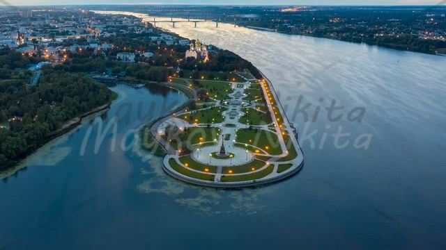 Yaroslavl, Russia. Park arrow. Evening lights, time after sunset, Aerial View Hyperlapse смотреть онлайн
