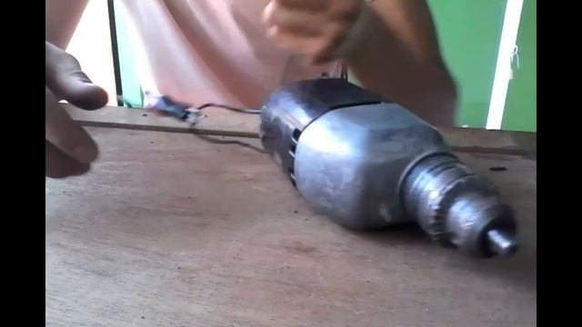 Reponiendo porta carbones de taladro| Eléctricos Ger смотреть онлайн