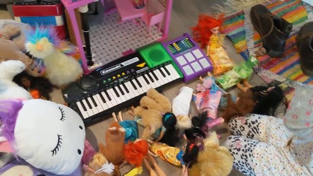 Calliope Plays a Concert for "The Girls." смотреть онлайн