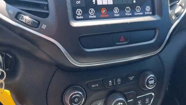 2020 Jeep Cherokee Trailhawk смотреть онлайн