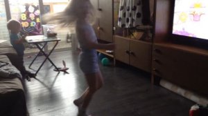 Фиксипелки Колесо. Танцует юная звезда Лиза.