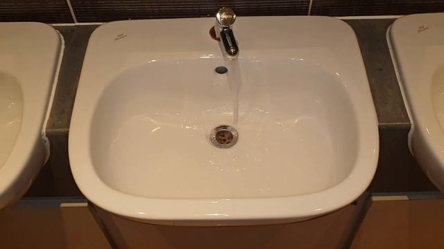 Beefeater Belgrave, 2000s Ideal Standard, Countertop sink & Smartdri hand dryer смотреть онлайн
