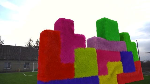 Giant Hairy Tetris Block in Real Life смотреть онлайн