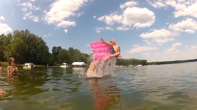 Small Child Water Launch (Alex) Super Slow Motion (GoPro + Twixtor) смотреть онлайн