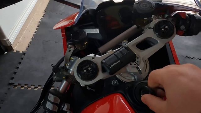 2023 Ducati Panigale V2 Walk around and cold start #ducati #panigalev2 #exhaust смотреть онлайн