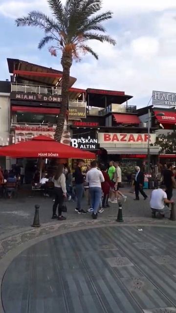 Площадь с башней с часами. Анталья