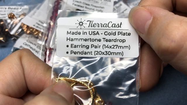 Sam’s Bead Box Monthly Subscription Unboxing December 2021 and Earring Tutorial! смотреть онлайн