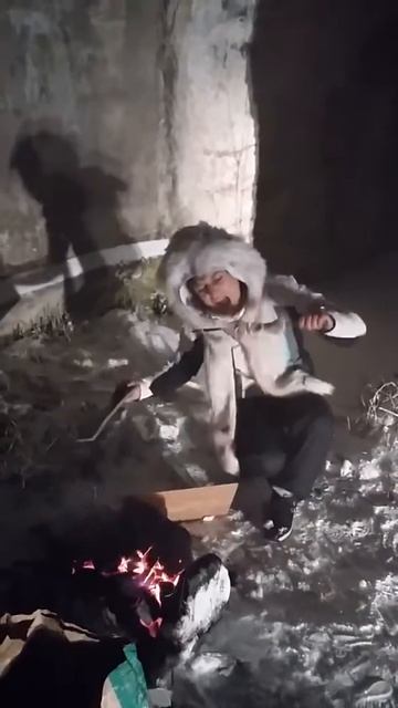 ИРИНА МИГАЛЬЧАН В ШКУРЕ КОЙОТА И КОСТЕР НА СНЕГУ смотреть онлайн