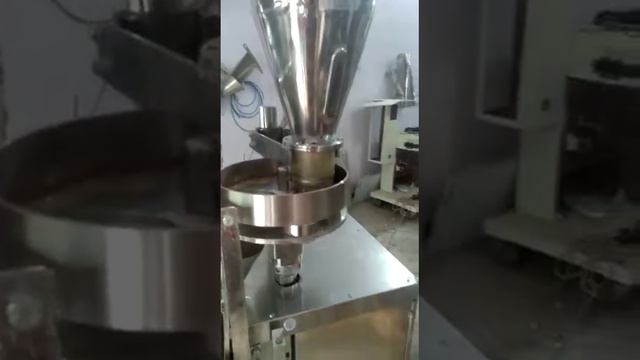 FFS pouch packing machine for Tabbaco, tea, spices & powder etc. смотреть онлайн