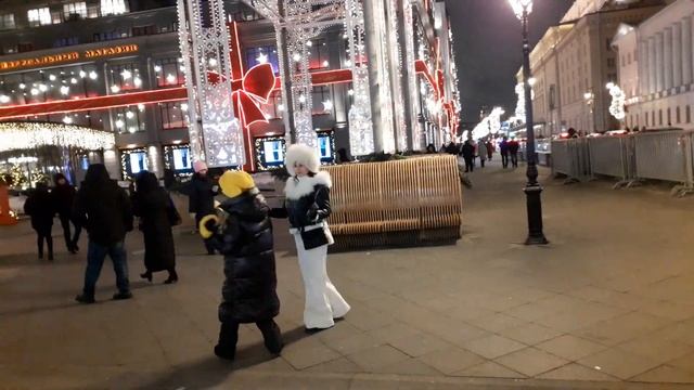 01.01.24.Москва. Новый год на Петровке. Площадь у ЦУМа и Большого театра.
