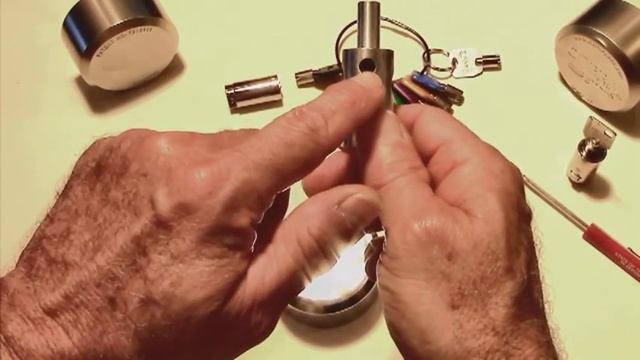 Universal "PUCK"Padlock смотреть онлайн