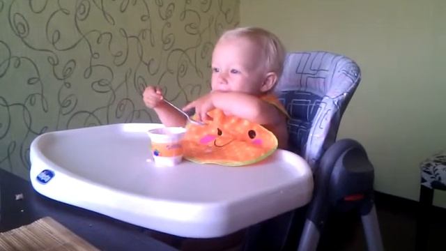 Анютка хорошо кушает! смотреть онлайн