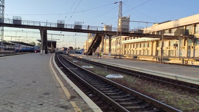 Электропоезд HRCS2-008 прибывает на станцию Харьков-Пассажирський прибытие и отправление смотреть онлайн