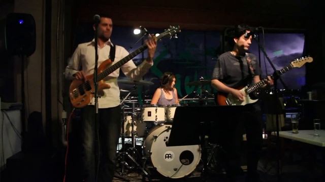 GET LUCKY BY DAFT PUNK PERFORMED BY THE POMEGRENADES смотреть онлайн