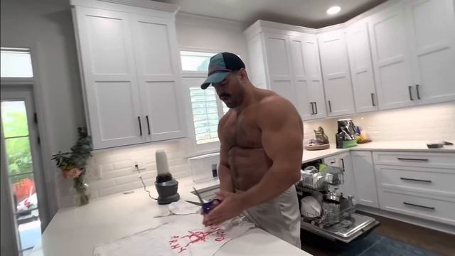HOW TO make the PERFECT Cutoff t shirt to display bulbous muscularity смотреть онлайн