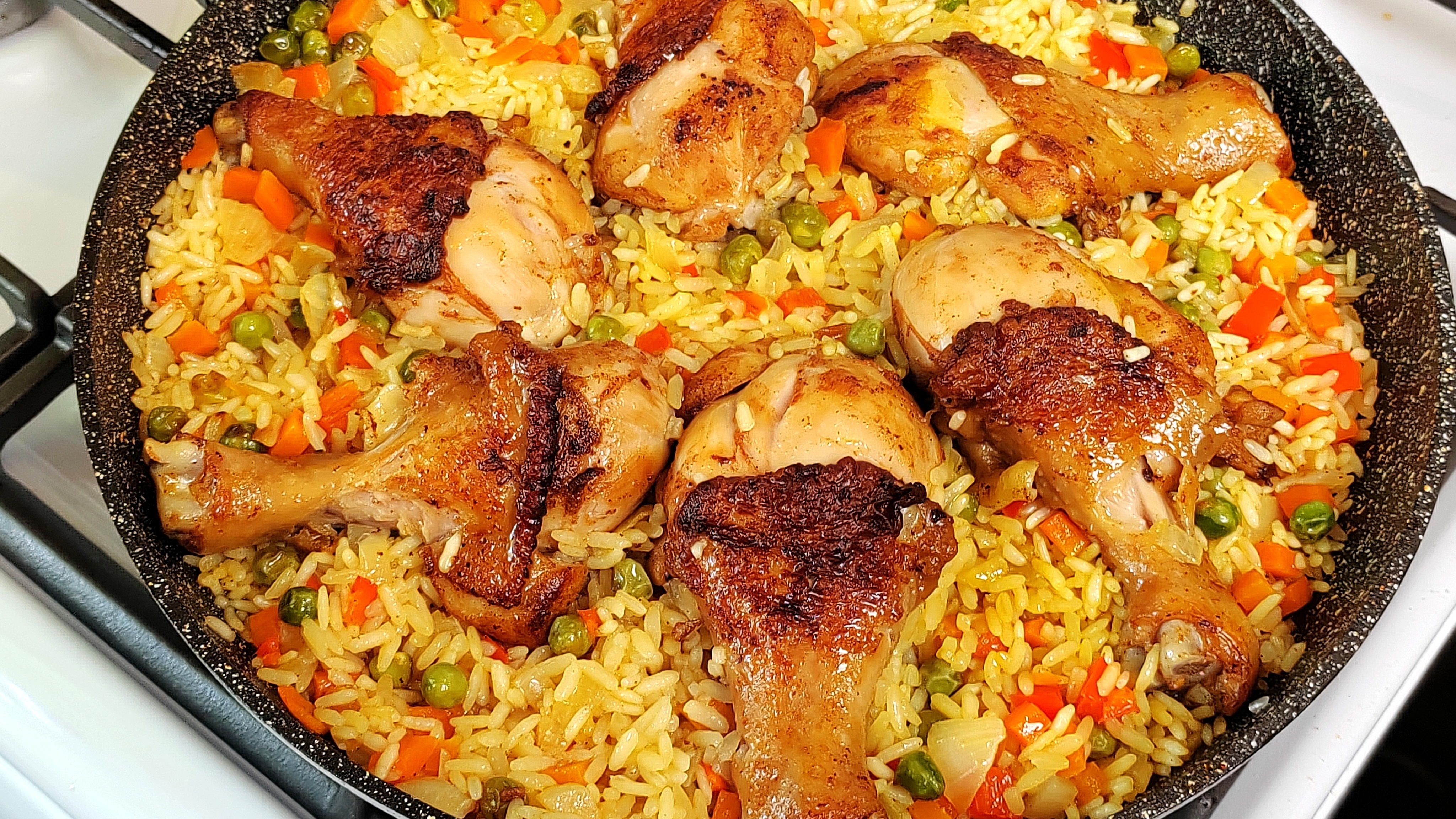 Вкусный ужин на каждый день!! Румяная КУРИЦА И РИС в одной сковороде!!! 🍗🍲🍲 Просто и вкусно!!! смотреть онлайн