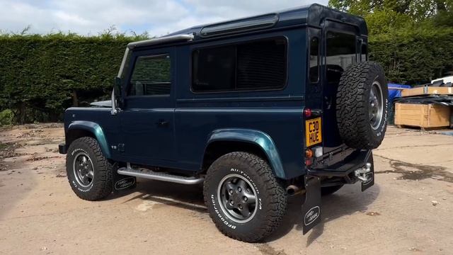 1999 Land Rover Defender 90 4-Litre V8 50th Anniversary LE (Auto) смотреть онлайн