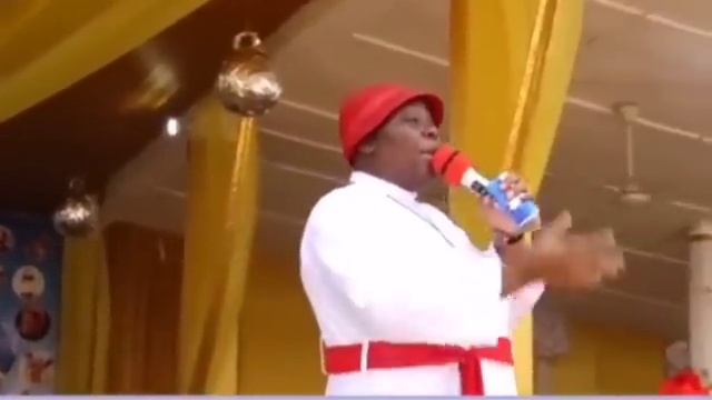 Défilé du 1er Août : Les tontiniers de Awovikodji diaboliquement représentés. смотреть онлайн