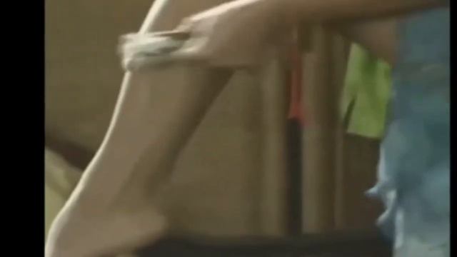 [PL].[Anna Mucha].[zakłada pończochy/wearing stockings] смотреть онлайн