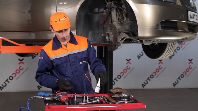 Så byter du främre hjullager på BMW 3 E90 GUIDE | AUTODOC смотреть онлайн