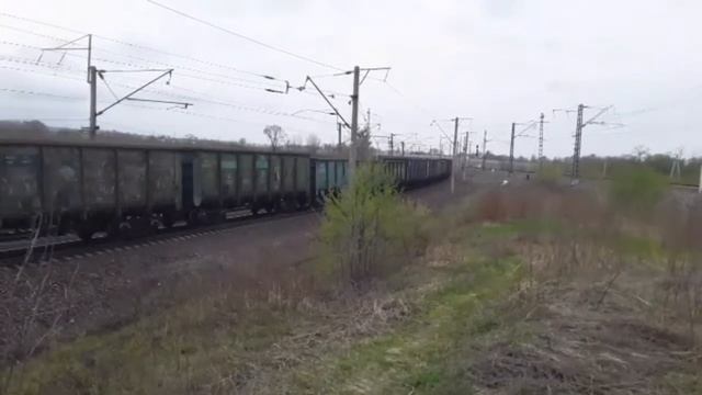 Спещащий местный. Электровоз 3ЭС5К-082 "Ермак" с грузовым поездом и приветливой бригадой смотреть онлайн
