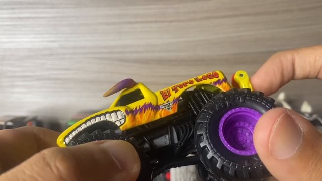 Reviewing 6 New 1:64 Scale Mix Series 19 Monster Jam Spin Master