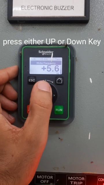 schneider vfd altivar 610 hmi display change between amper & hz смотреть онлайн