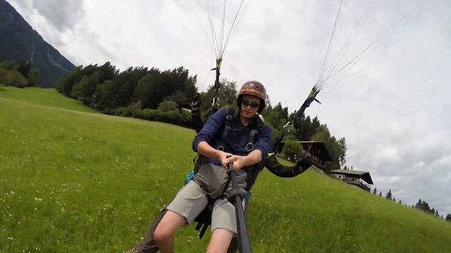 Tandemflug der Start - Tandem Paragliding take off смотреть онлайн