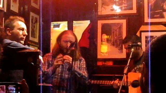 Lad Lane playing tin whistle at The Temple Bar 22-03-2012 смотреть онлайн