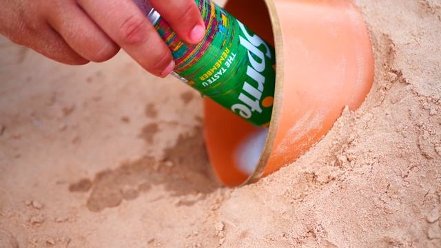 Mirinda, Lipton, Coca Cola, Pepsi, RC Cola, Fanta, Sprite, Dr Pepper Vs Mentos Underground!