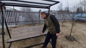 Садовая качель из металла с крышей своими руками